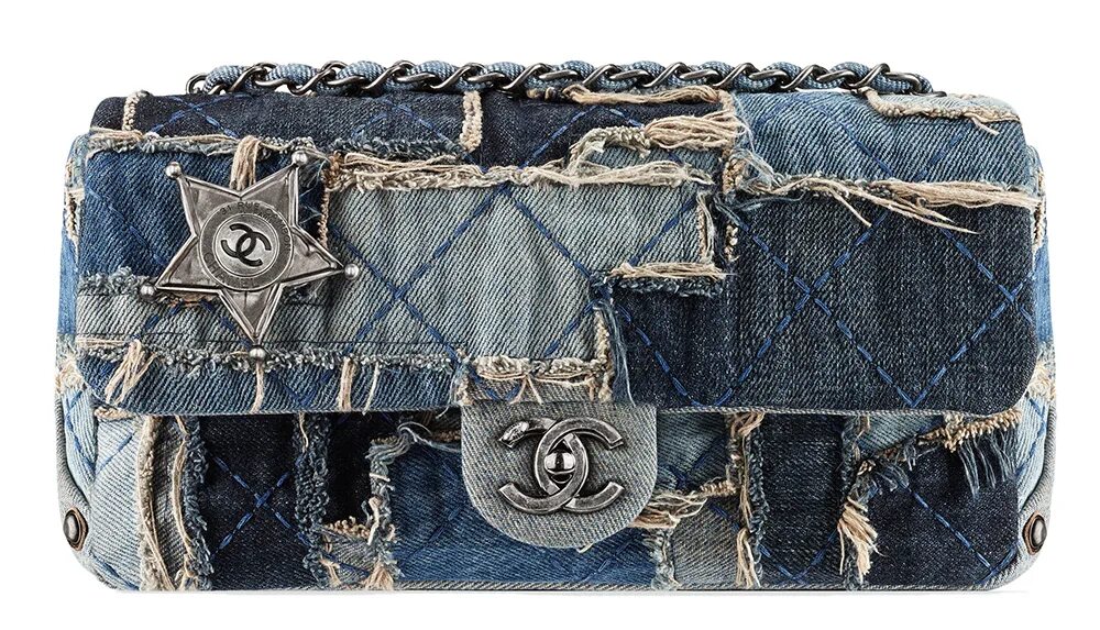 Джинсовая сумка 2024. Сумка шанель деним. сумка chanel denim. chanel paris biarritz сумка джинсовая. chanel denim flap bag.