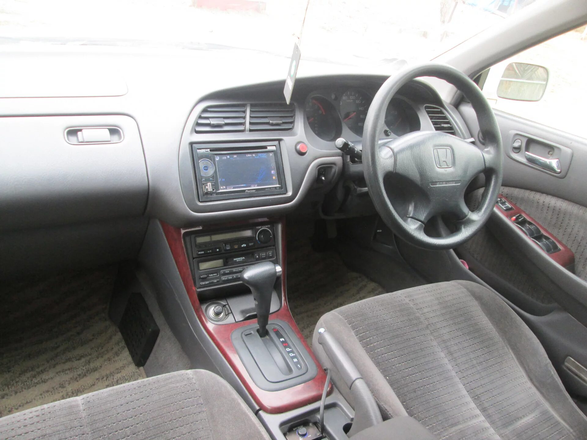 Хонда аккорд 6 салон. Honda accord 6 2001. Хонда аккорд 6 поколения салон. Honda accord 6 салон. Honda accord 6 2001.