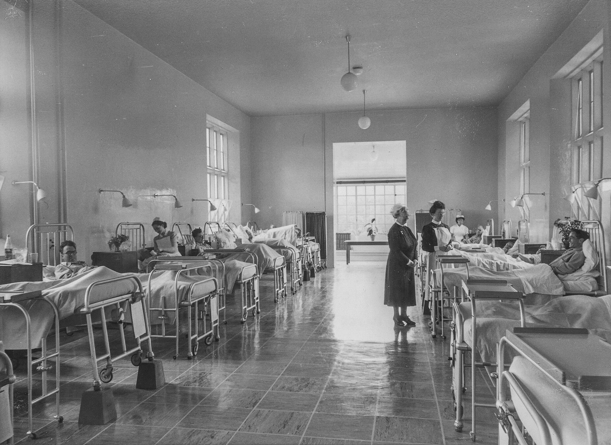 Первые больницы для детей. Госпиталь 19 века Англия. Госпиталь в Германии 1970.