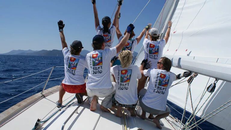 регата sail and fun trophy. яхтинг сейшелы. путешествие на яхте. загорать на катамаране. Sail and fun trophy 2022 фото.