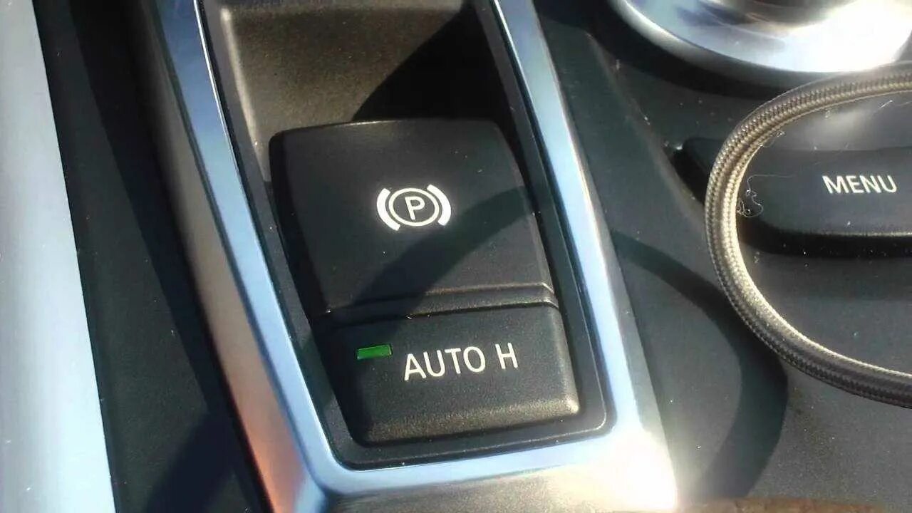 Что значит кнопка hold. Кнопка автохолд фольксваген тигуан. кнопка auto hold фольксваген пассат б6. кнопка автохолд тойота камри.