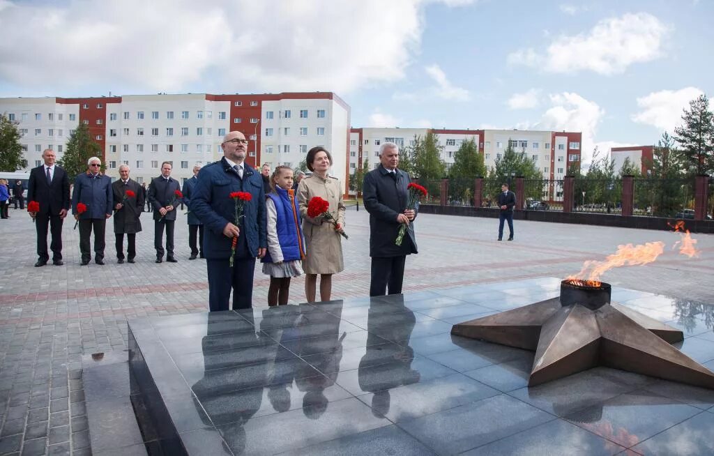 Покачи достопримечательности. Сквер Покачи. Парк Победы Покачи. Памятники в Покачах. Покачи на 14 дней дней