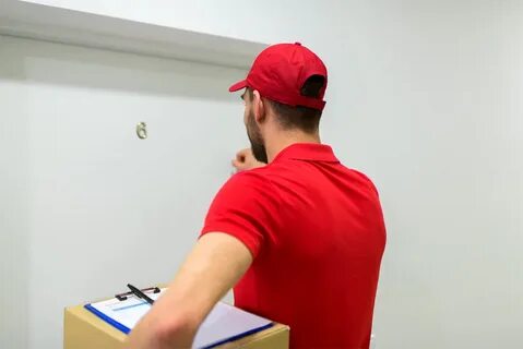 Курьер звонил