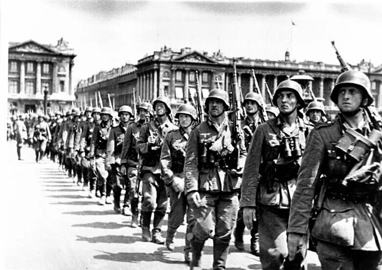 Марши во время войны. Вторжение Германии во Францию 1940. Немецкие солдаты второй мировой маршируют. Немецкие солдаты 2 мировой войны маршируют. Солдаты Германии маршируют на параде 1940.
