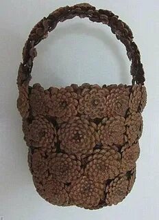 Корзиночка из шишек