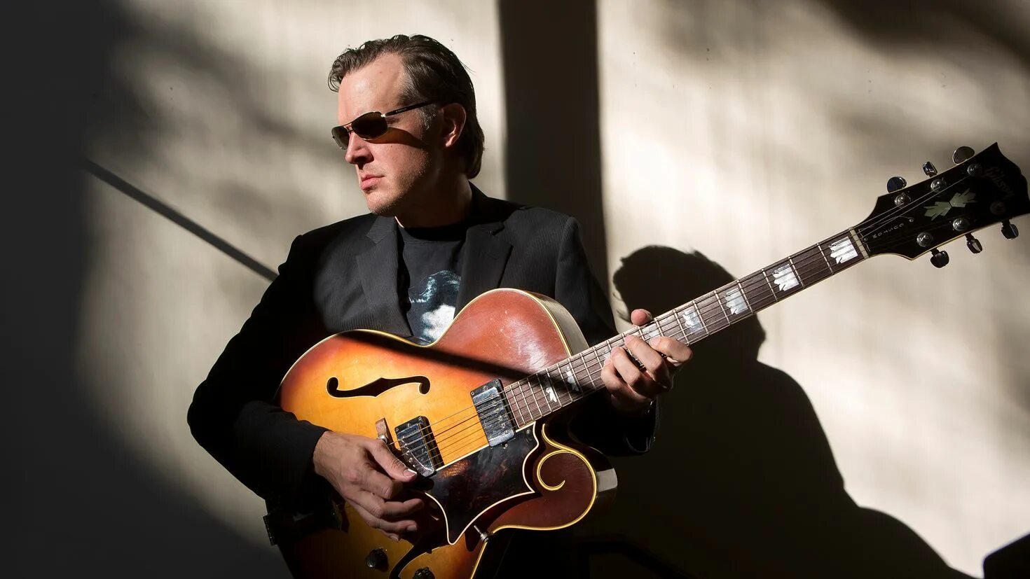 Джо Бонамасса. Joe Bonamassa фото. Joe Bonamassa обои. Джо Бонамасса 2009. Блюз джо бонамасса