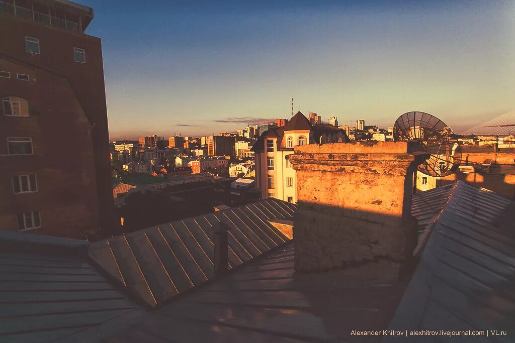 закат из окна многоэтажки. закат на крыше. закат на крыше. закат на крыше. закат над домами.