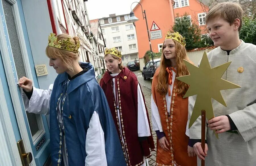 Германия Heilige drei Könige. Праздник трех королей. День трех королей в Германии. Праздник трёх королей в Германии дети.