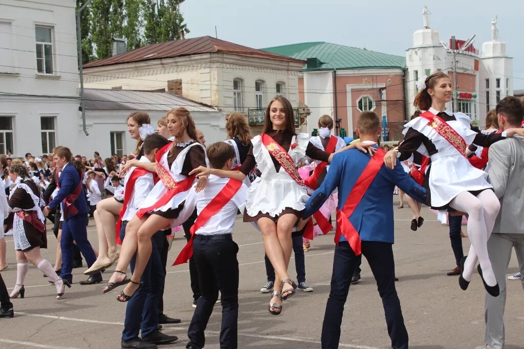 Выпуск 18 ноября. 9 Школа Мичуринск. 18 Школа Мичуринск. 23 Школа Мичуринск. Последний звонок гимназия Мичуринск.