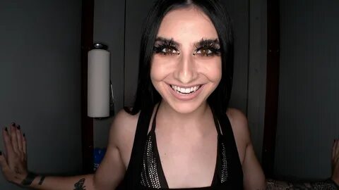 TW Pornstars - 1 pic. GloryholeSwallow. Twitter. With a perfect HeartShapedAss