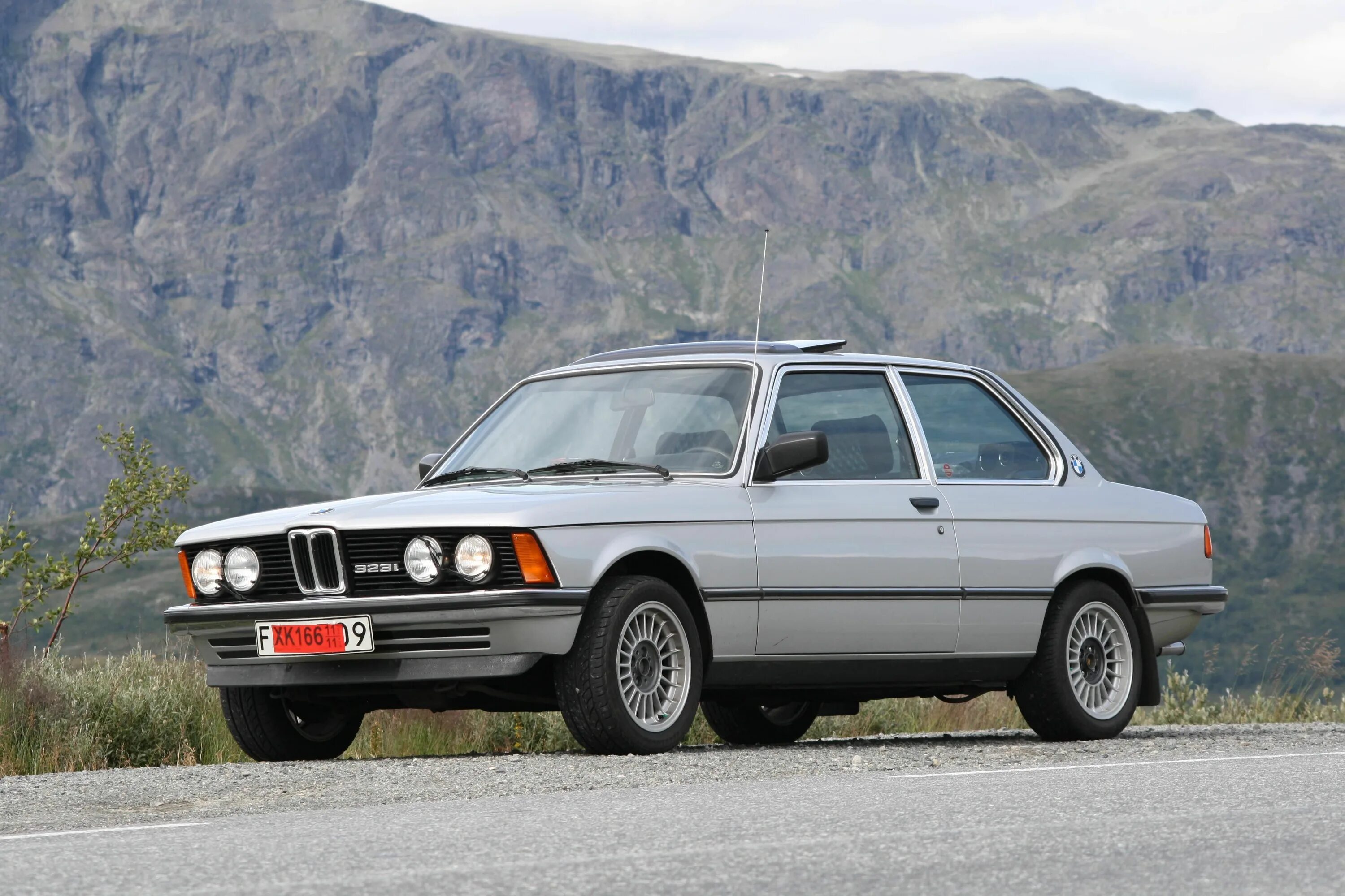 BMW e21 323i. БМВ 80. BMW 80 1990. BMW 3 1979. Найди 3 от 80