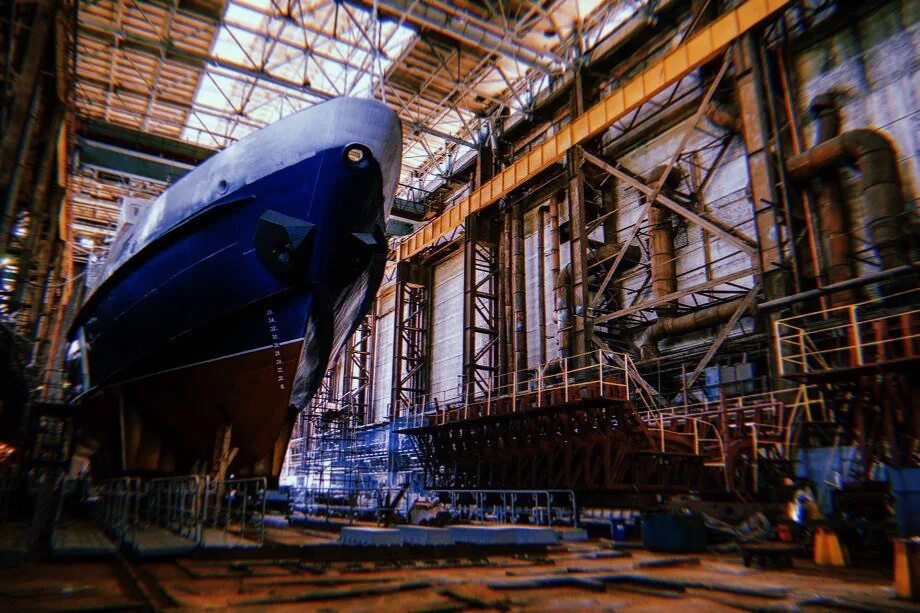 Северный верфь завод в спб. Северная верфь судостроительный завод санкт петербург. Судостроение рыбинск вымпел. Балтийский судостроительный завод санкт-петербург. Кораблестроительный завод в санкт-петербурге.