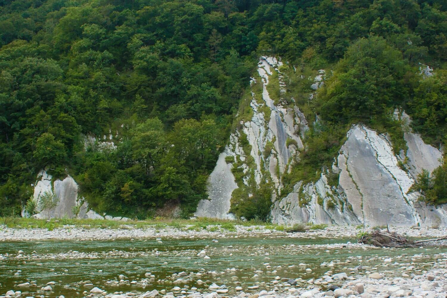 Куйбышева краснодарский край. Белые скалы Шедок Краснодарский. Станица Шедок Краснодарский край Мостовской район. Белые скалы Псебай. Белые скалы Мостовской район.