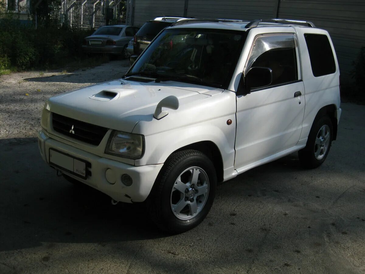 Купить паджеро мини во владивостоке. Mitsubishi Pajero Mini 2001. Mitsubishi Pajero Mini II, 2001. Mitsubishi Pajero Mini 0.7. Митсубиси Паджеро мини 2001.