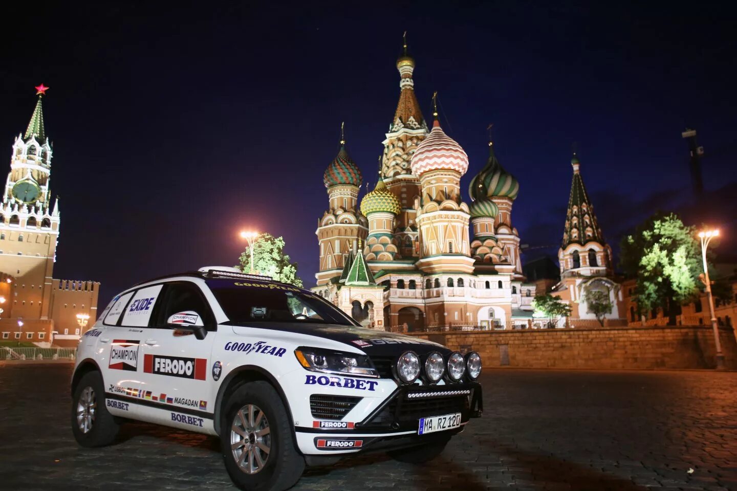 Доедем классно москва. Люксовый автопробег. фольксваген туарег автопробег из москвы. volkswagen touareg автопробег москва - алматы. фоны презентаций автопробег 2025.