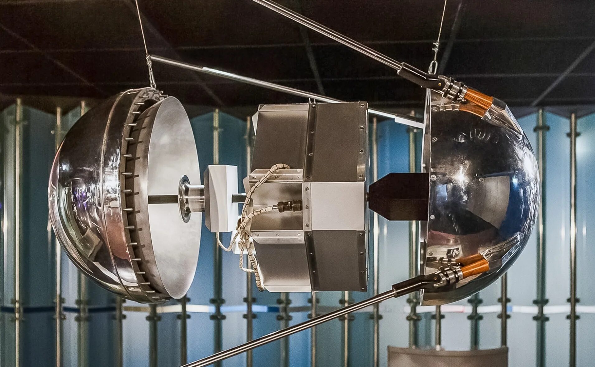 Как называется первый спутник отправленный в космос. Спутник 1 первый искусственный Спутник земли. Первый Спутник 1957. ПС-1 Спутник. Первый ИСЗ "Спутник".