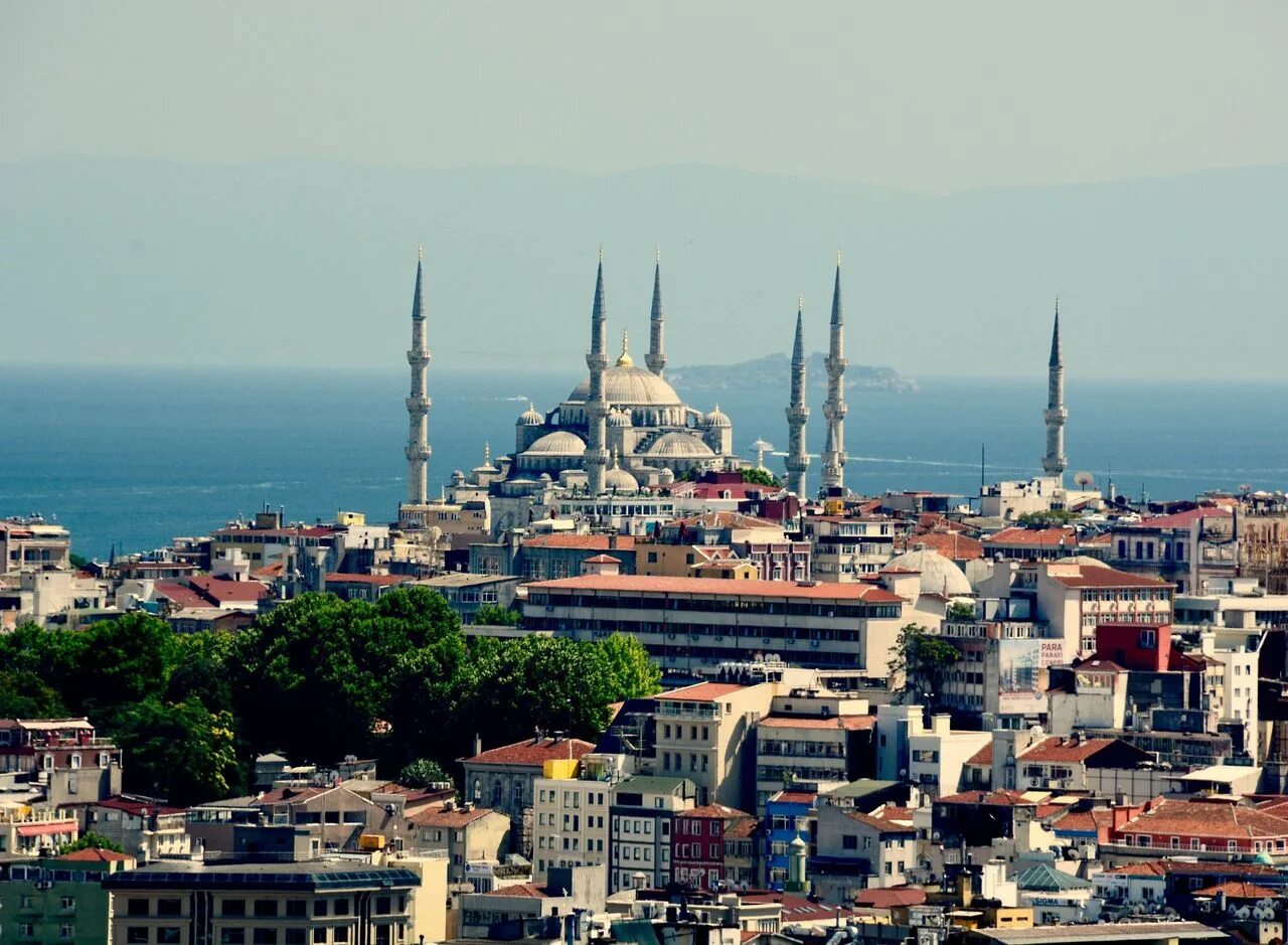 Холм Чамлыджа в Стамбуле. Стамбул в апреле 2022. Крымский Стамбул. Султанахмет апрель. Разница со стамбулом