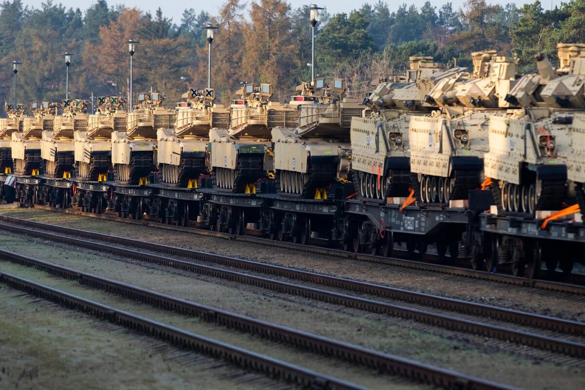 Страна на военные рельсы. M1 Abrams на Украине. Американские танки в Польше. Переброска военной техники США. Абрамсы поставка на Украину.