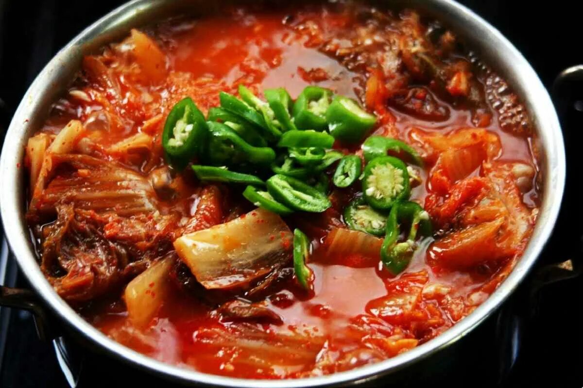 Пук тяй. Корейский суп кимчи. Кимчи тиге суп. Корейский суп кимчи тиге. Кимчхи ччиге.