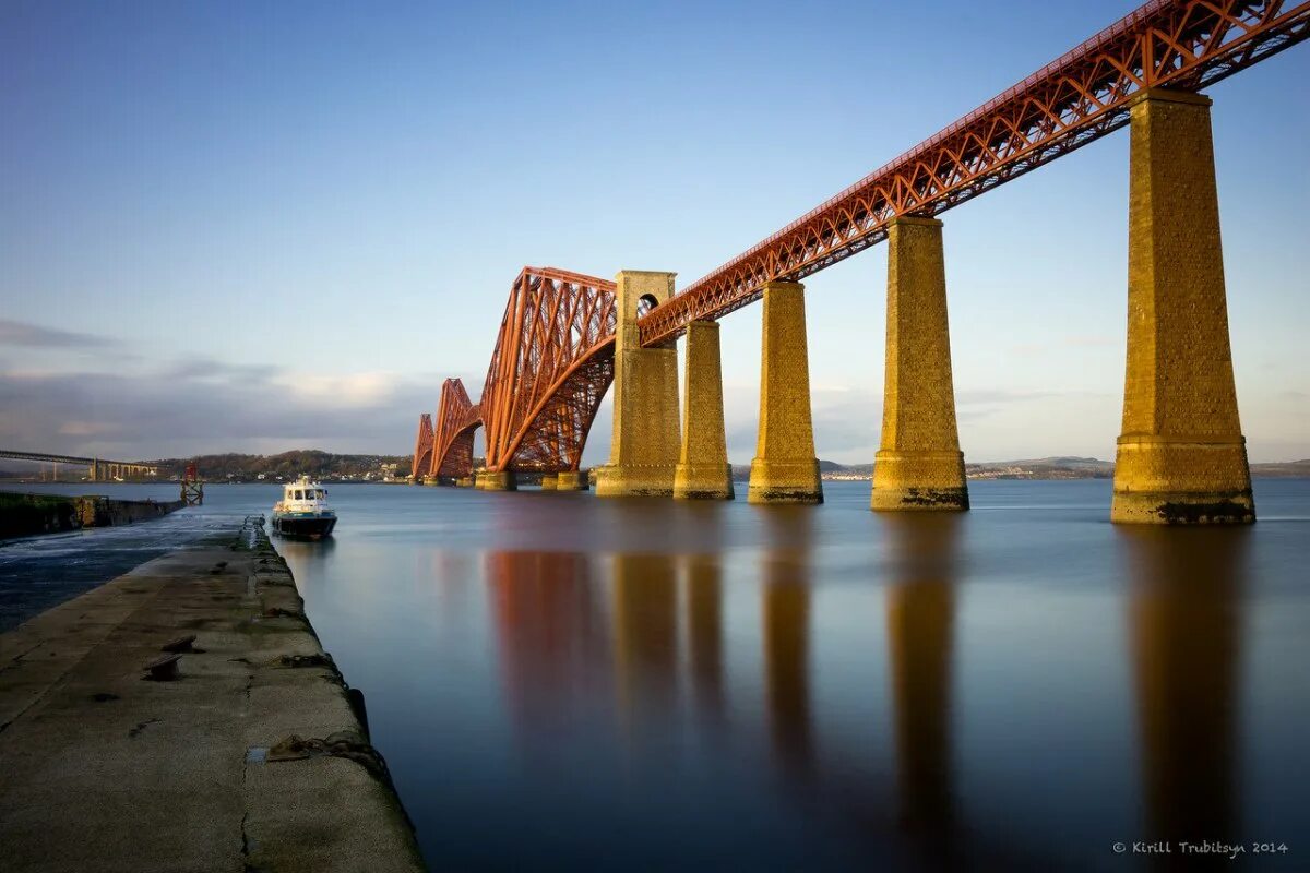 Бридж. Мост Форт-бридж, Эдинбург, Шотландия. Фортский мост в Шотландии. ОСТ Форт-бридж, Эдинбург, Шотландия. Мост Ферт оф Форт в Шотландии..