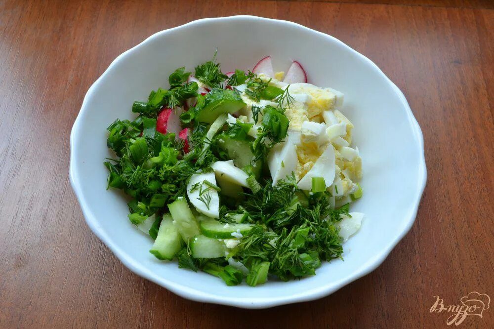 Салат из щавеля свежего рецепты. Салат с щавелем. Салат с щавелем и яйцом. Салат из щавеля свежего. Салат с щавелем и редисом.