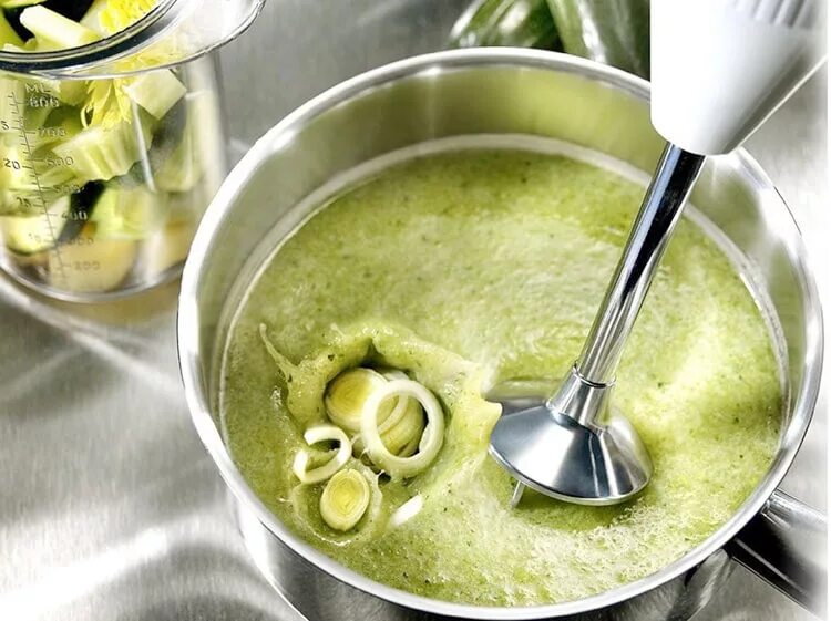 Блендер погружной филипс 750w. Philips hr2636/90. Салат в блендере. Philips hr7989/90. Что приготовить с помощью блендера.