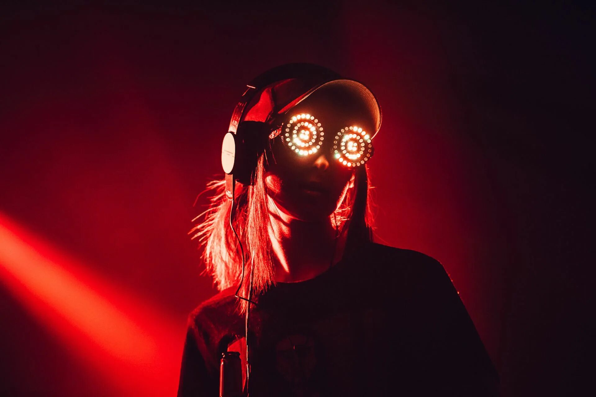 Rezz give in to you. Rezz канадский диджей. rezz обои. rezz lost. lost zepra.