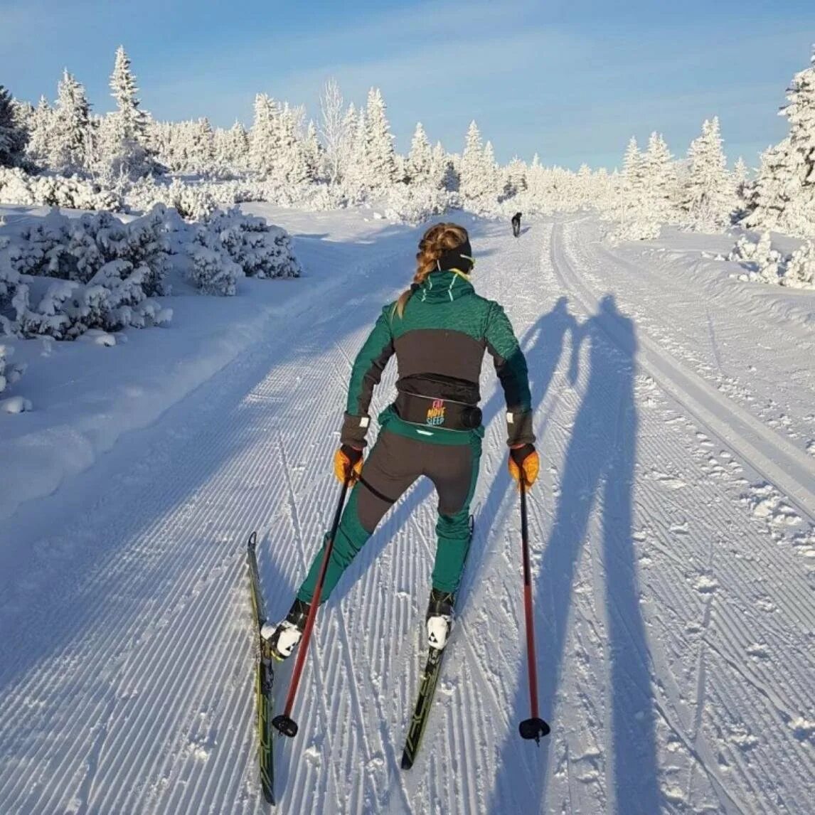 Running skiing