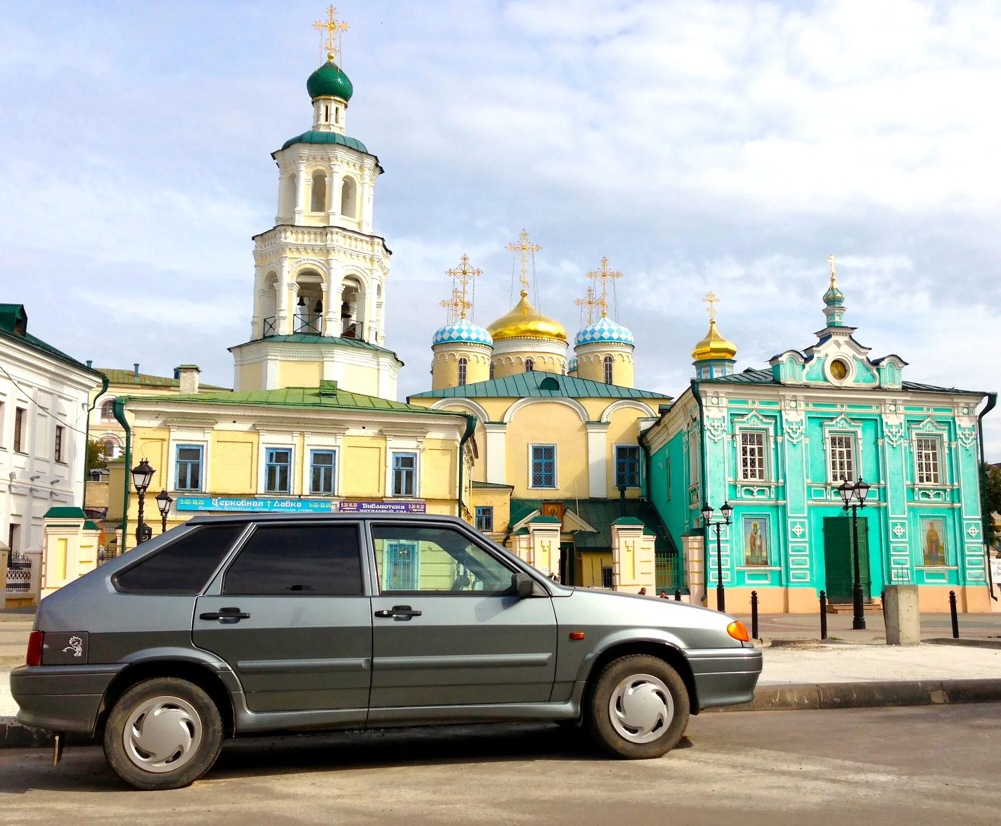 Ала автомобиля. Машины России. Отечественные автомобили. Русские машины в России. Автомобили разные Россия.