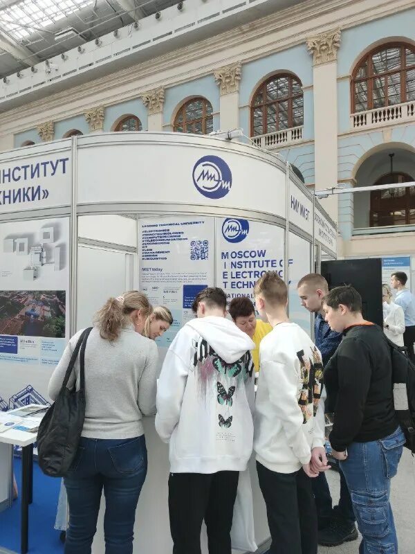 Выставка вузов в москве 16 17 декабря. Выставка вузов в москве 16 17 декабря. Гостиный двор москва выставка образование и карьера. Художественные выставки в москве. Институт бизнеса и дизайна фото.