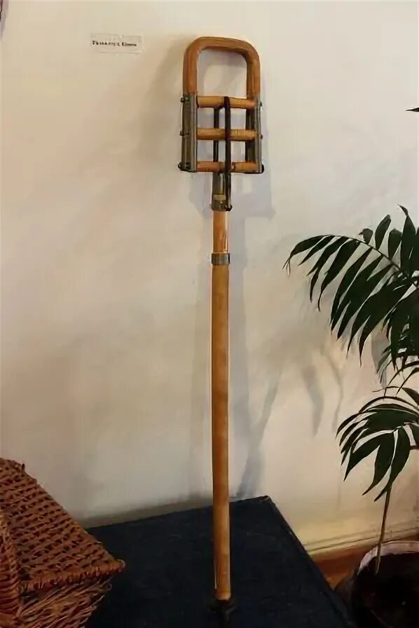 Стул толстого. Средство реабилитации инвалидов трость. Трость льва толстого стул. Стул оранж 2022. Трость льва толстого.