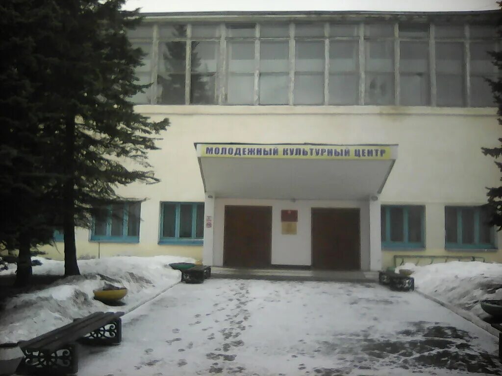 учителя в зрительном зале. где находится 25 агролицей в старой руссе. мкц старая русса. директор мкц сасово. казань хор ветеранов дуслык.