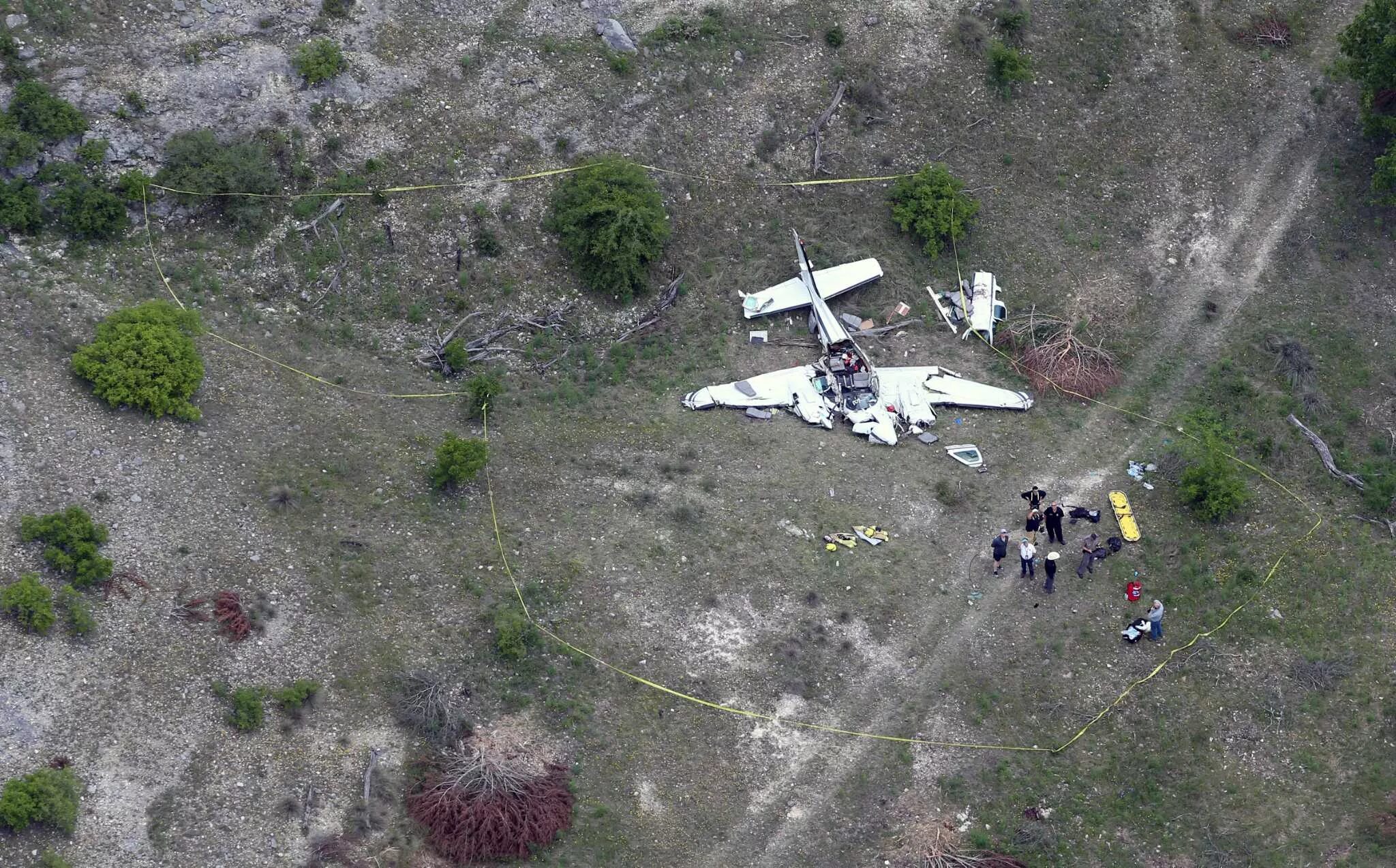 Simple plane crash. Катастрофа beechcraft 99 в мэне. aerial view of the plane.