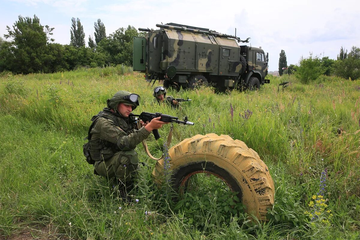 Полевой узел связи. Полевой командный пункт. Военный узел связи. Полевая Военная связь. Управление военной связью