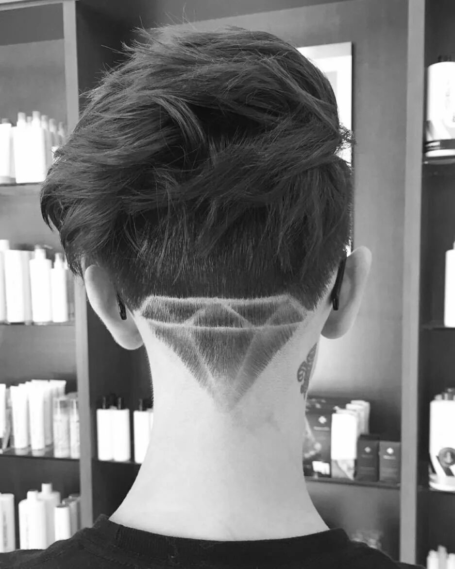 Коля затылков. Undercut (андеркат) затылок. Стрижка андеркат затылок. Прическа с выбритым затылком. Бритый затылок.