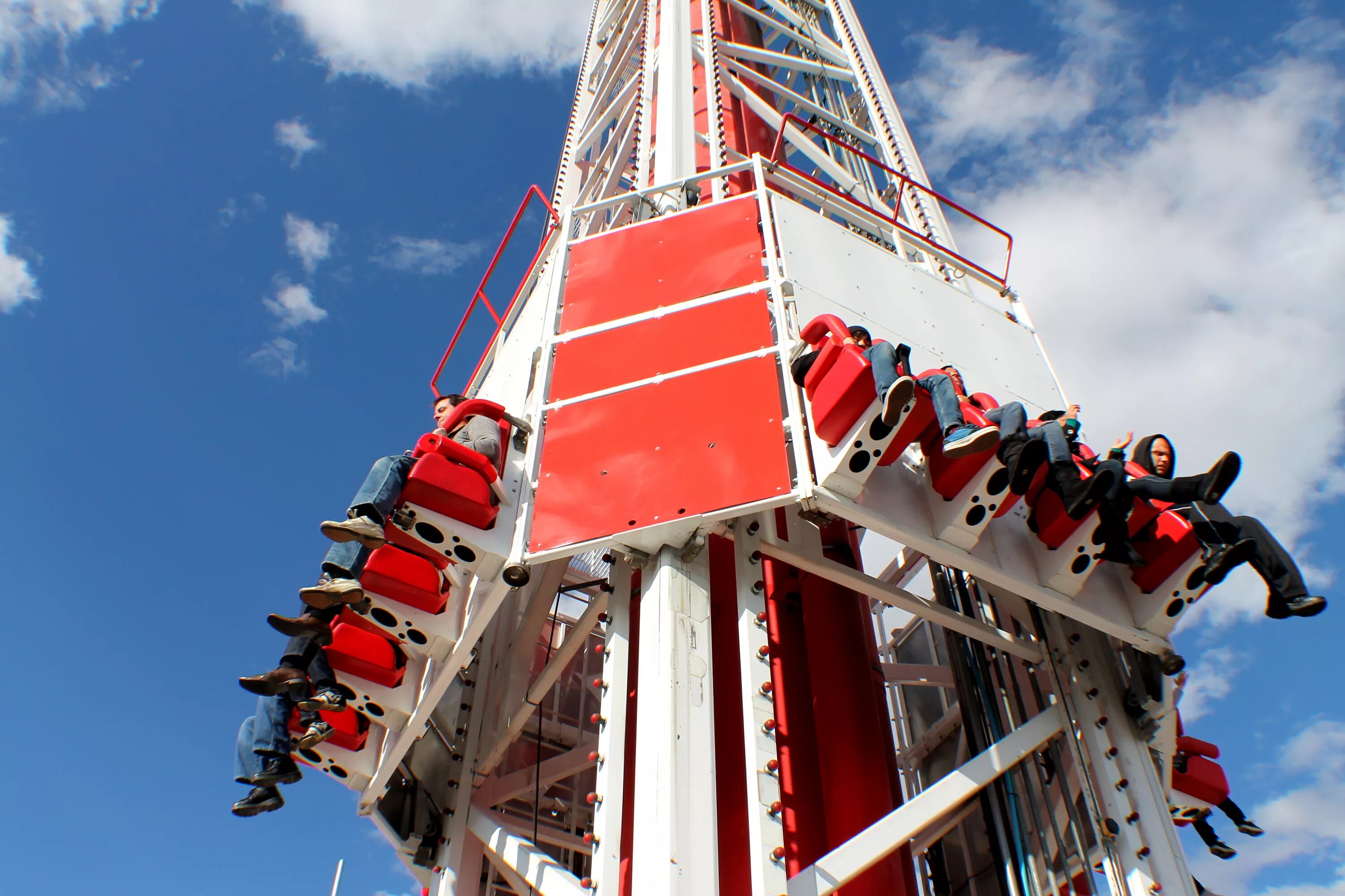 американские горки в нью джерси. карусель insanity, лас-вегас, сша. аттракцион такабиша, япония. самые страшные аттракционы. стратосфера лас-вегас аттракционы.