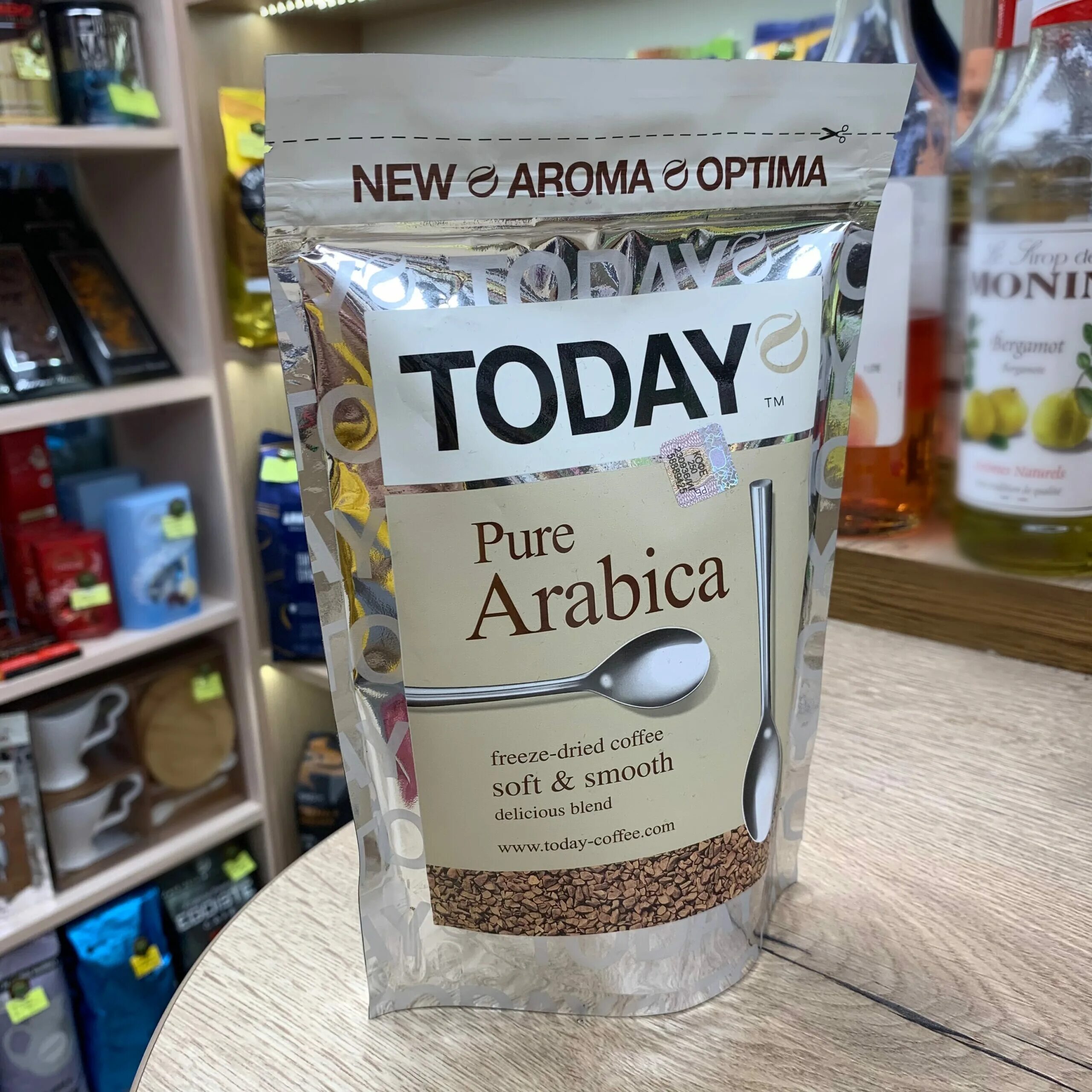 Кофе pure arabica. Кофе растворимый today Pure Arabica. Кофе Тудей пуре Арабика,150г. Today Pure Arabica 150г пак. Кофе растворимый today Pure Arabica 95г.