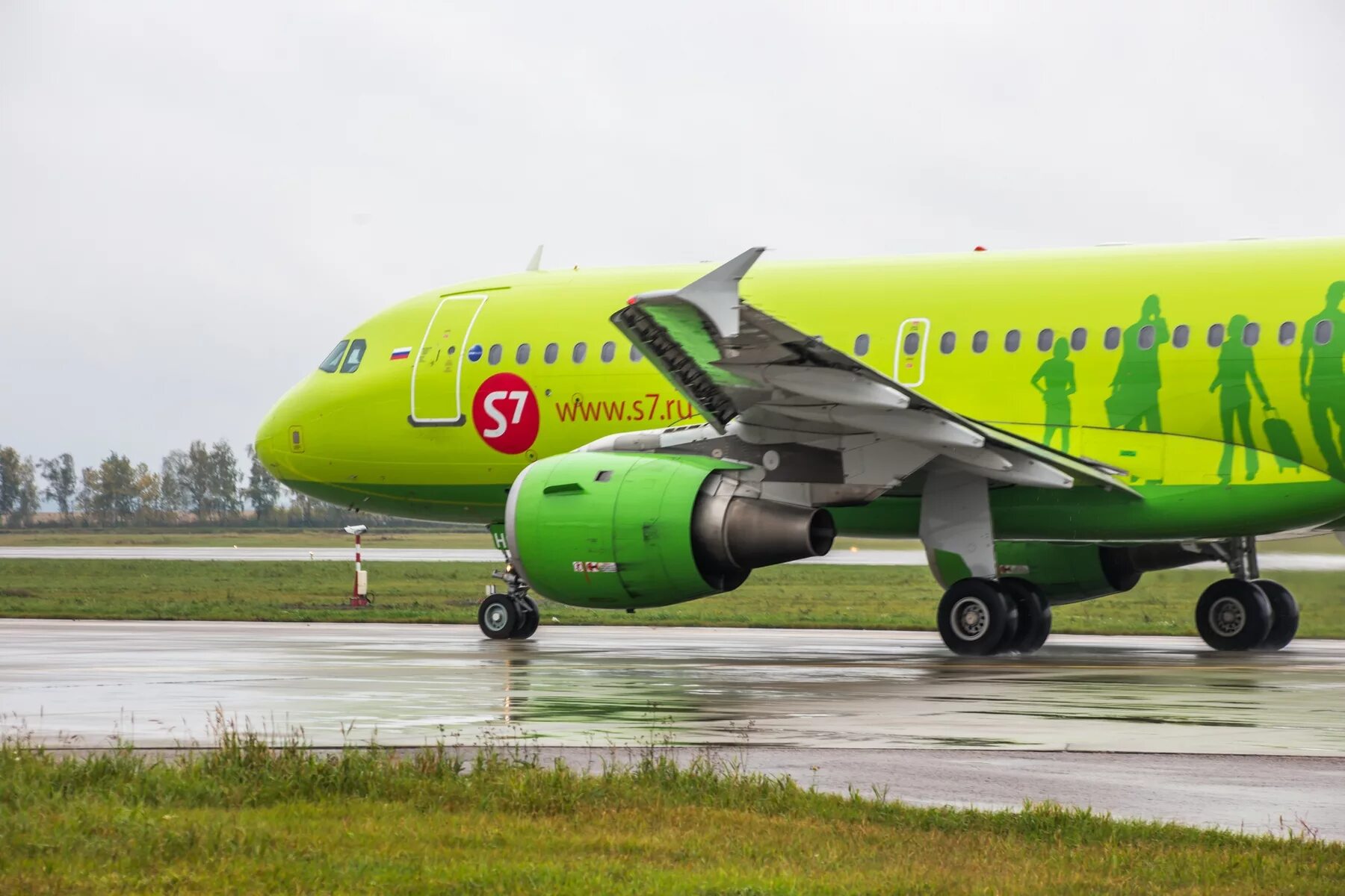 Авиакомпания сибирь s7 airlines. Ребрендинг авиакомпания s7 самолёт. Ребрендинг авиакомпании s7. Ребрендинг Сибирь s7. Логан s7 Airlines.