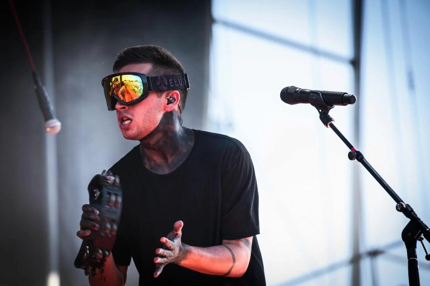 Twenty speed up. Группа twenty one pilots. 21 pilots. 21 one pilots солист. twenty one pilots жанр.