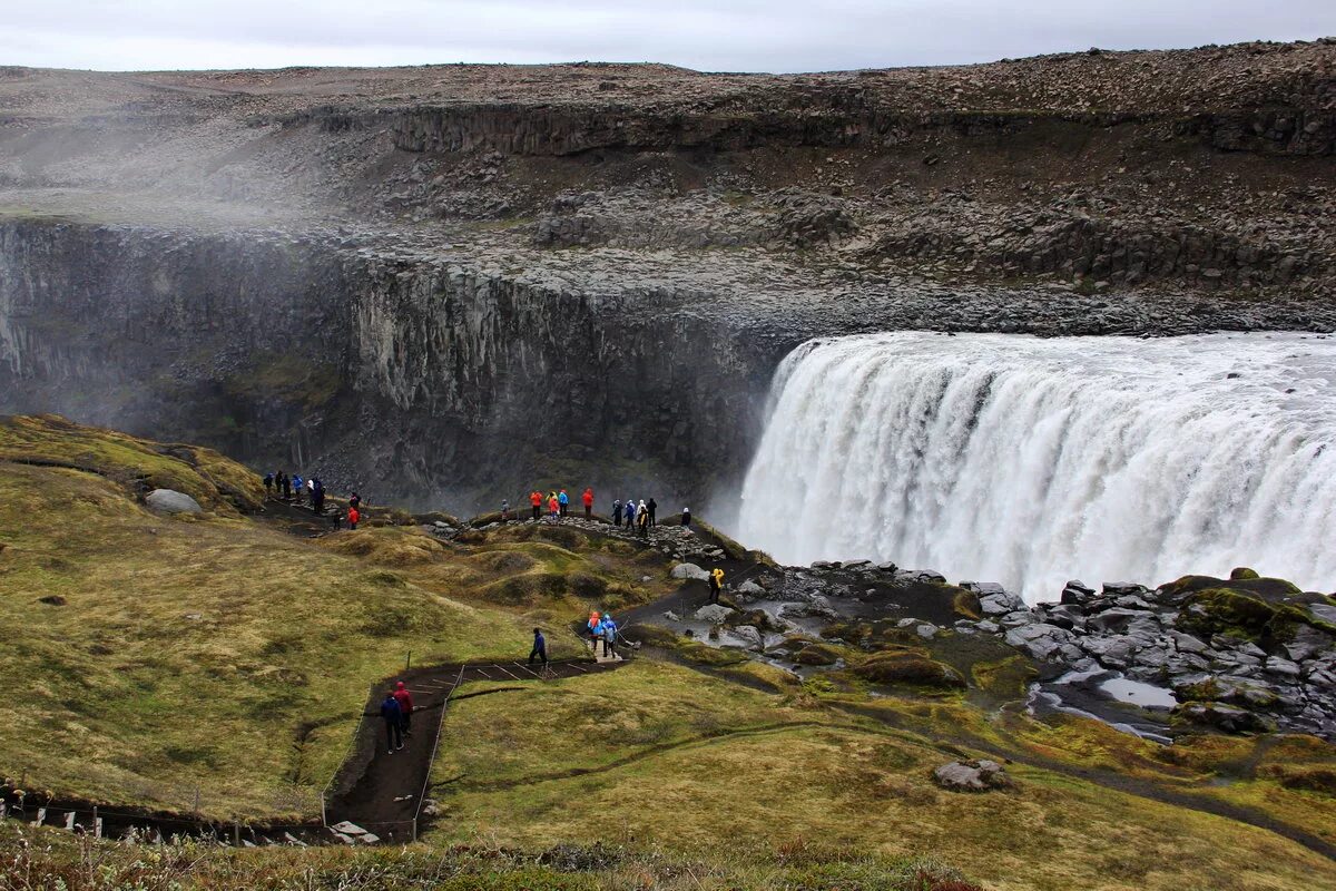 Водопад Деттифосс Исландия. Водопад Деттифосс (Dettifoss),. Водопад Деттифосс в Северной Исландии. Деттифосс — самый мощный водопад Европы. Большой водопад в европе