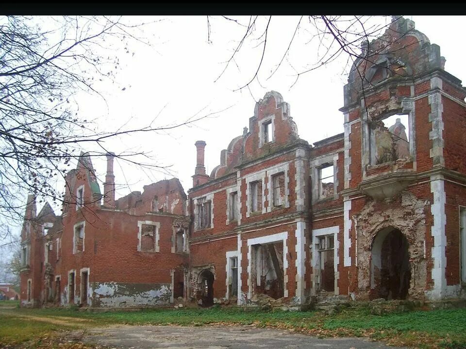 До усадьбы было недалеко. Разрушенный дворец усадьбы гребнево. усадьба семёновское-отрада. усадьба пашковых в 1991. усадьба дворян бестужевых.