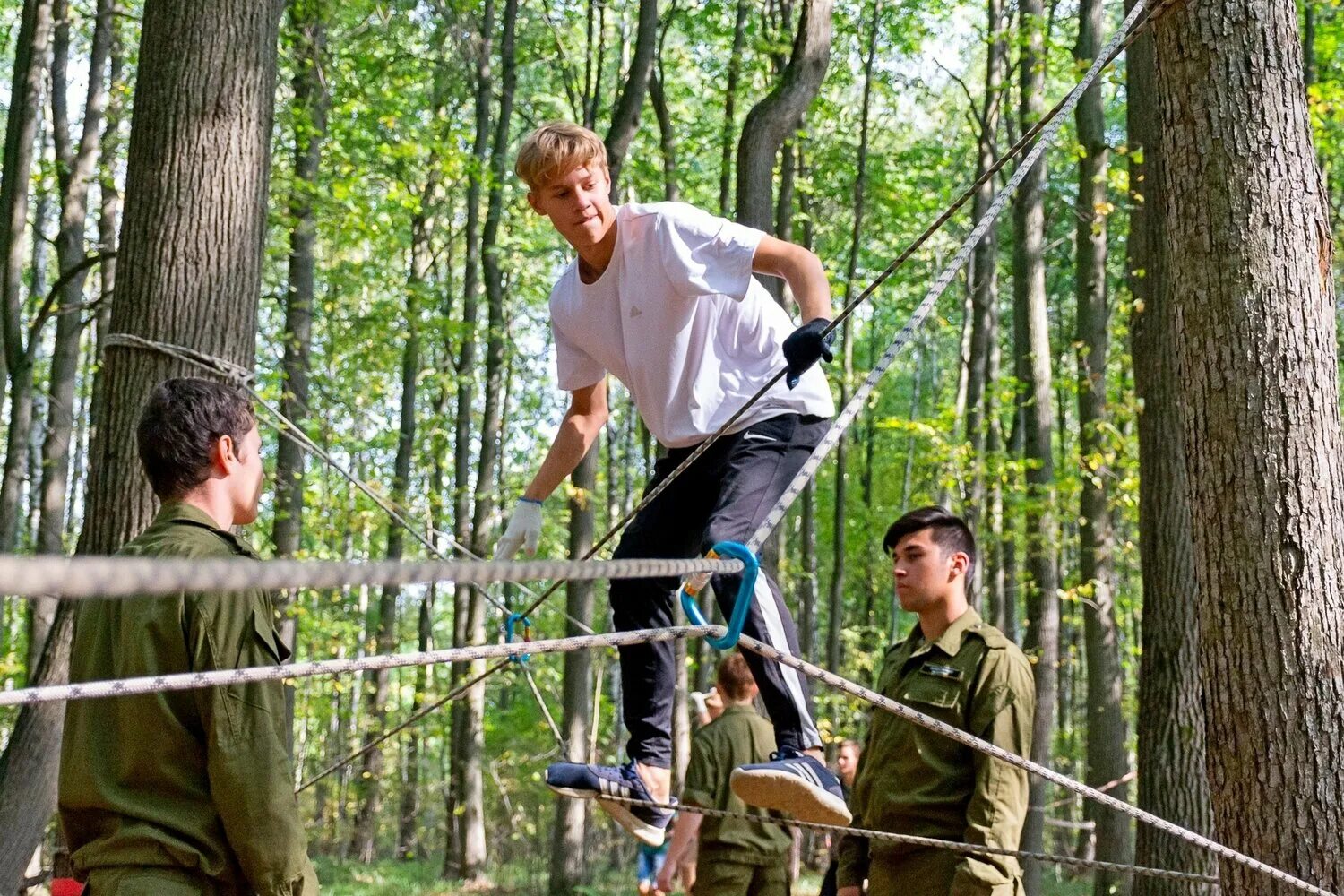 парк «приключения в вершинах деревьев» (tree top adventure park). веревочные испытания. хотьково веревочный городок. парк-отель коркино lake веревочный парк. веревочное препятствие.