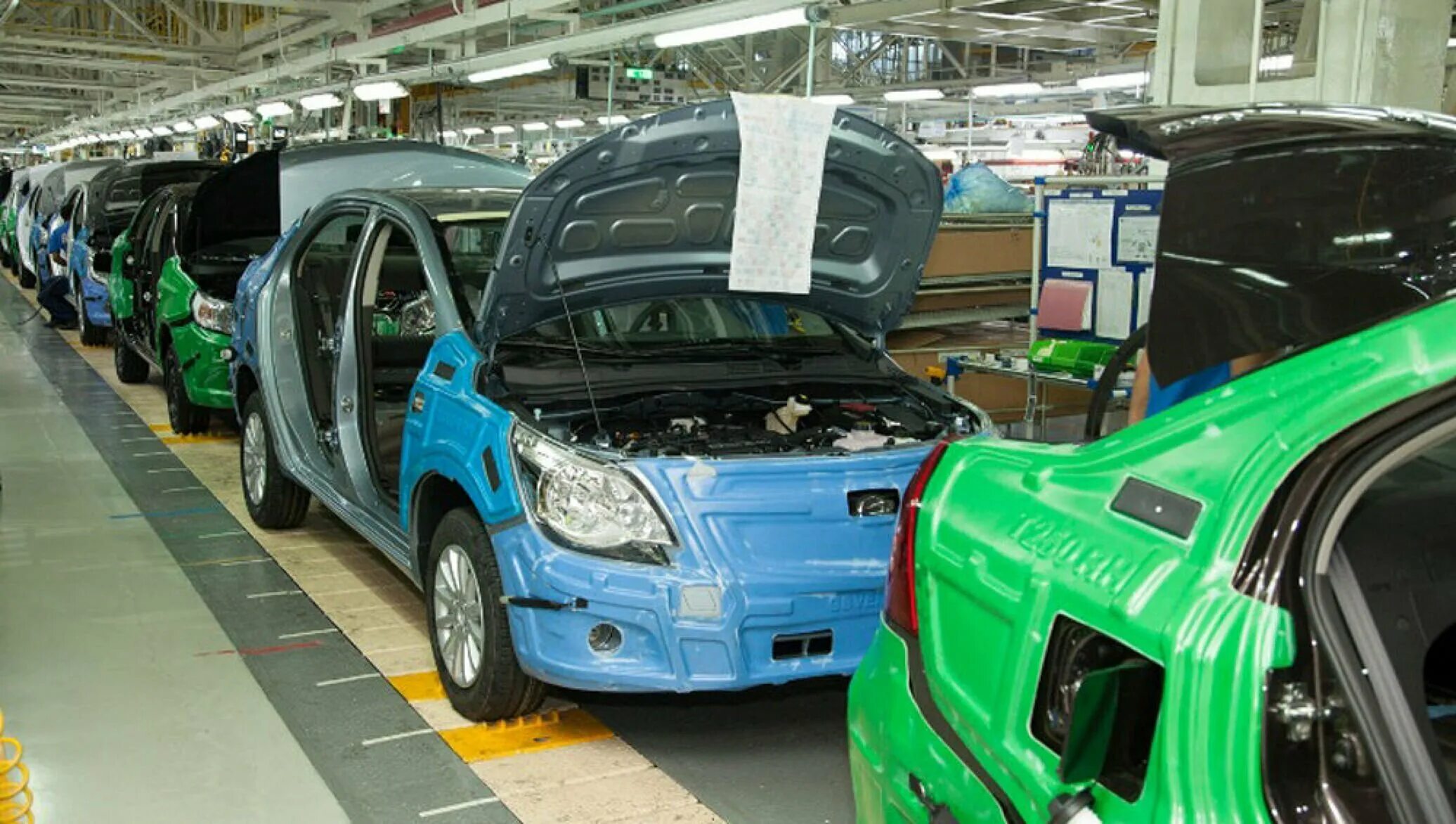 В узбекистан на машине. Асакинский автомобильный завод GM Uzbekistan. Завод UZAUTO Motors в Узбекистане. GM Motors Uzbekistan 2022. GM Motors NARXLARI 2022.