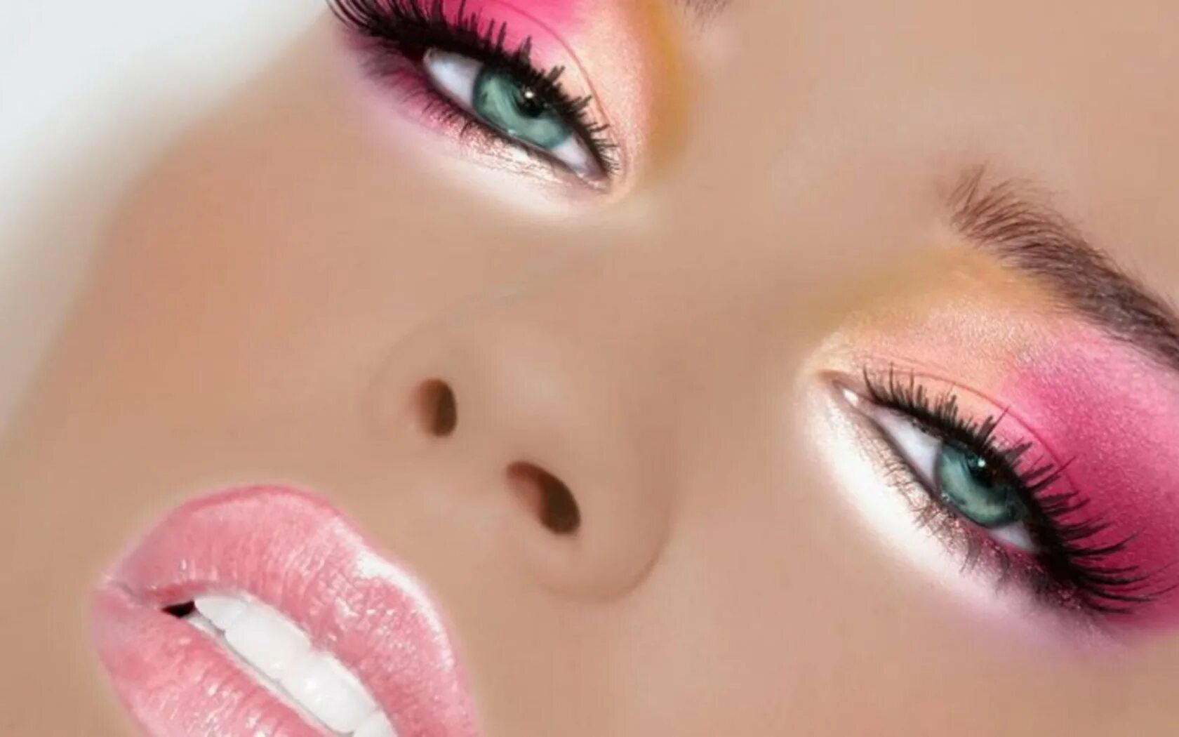 Pink make up