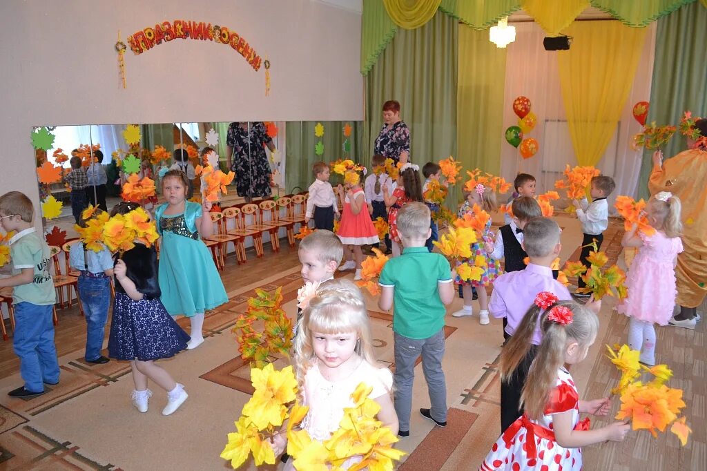 Осенний утренник в ясельной группе. Праздник осени в детском саду средняя. Праздник осени в детском саду ясельная группа. Атрибуты для праздника осени в детском саду. Сценарий праздника утренника