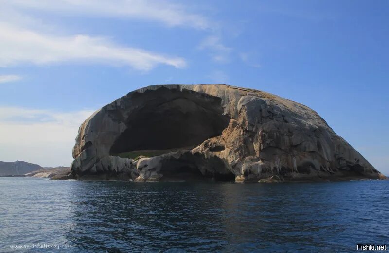 Пирамида болла самая большая скала в море. Остров пасхи чили. Остров пирамида болла. Этот остров известен своими. Пирамида болла австралия.