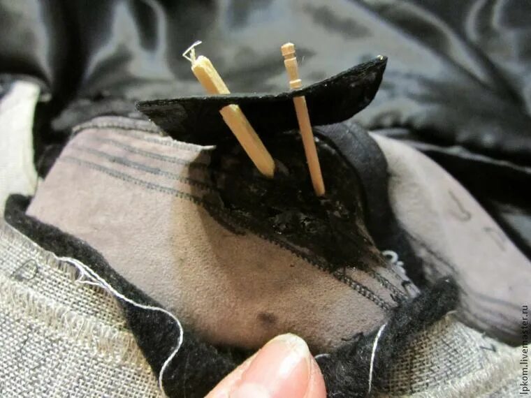 Пришить шубный крючок. Застежки для норковой шубы. Пришить шубный крючок. Расстегиваются крючки на норковой шубе. Пришивка крючков на шубах.