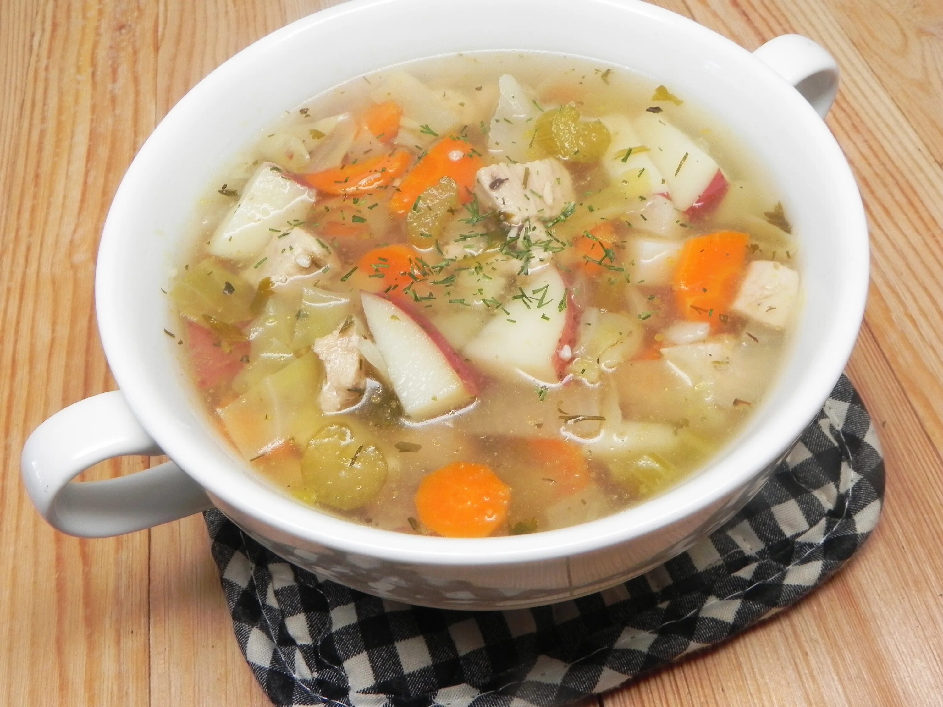 Овощной суп с капусты рецепт. Овощные супы диетические без картошки. Куриный суп с сельдереем. Тайский овощной суп. Суп с сельдереем и капустой.