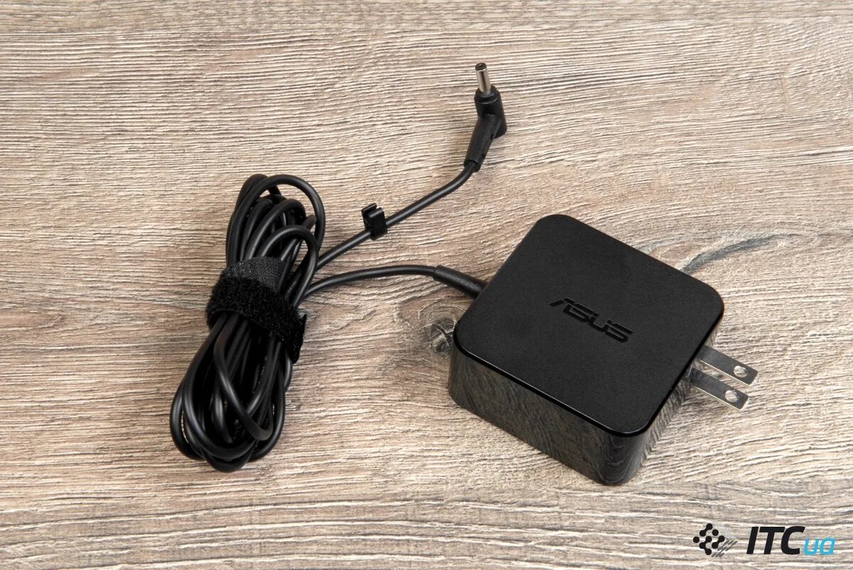 Зарядное zenbook. Зарядка для ноутбука asus zenbook. asus zenbook зарядка. зарядное устройство asus zenbook.