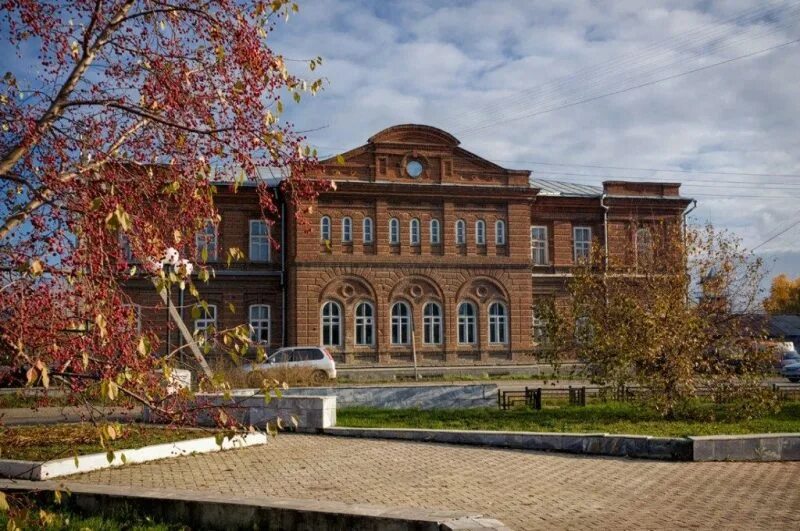 городская архитектура красноуфимск. бывшая земская управа красноуфимск. дом творчества красноуфимск. здание земской управы красноуфимск. дворец творчества красноуфимск.